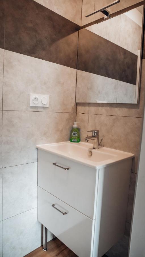 Appartement Neuf, Moderne Et Confortable! Ernée Eksteriør billede