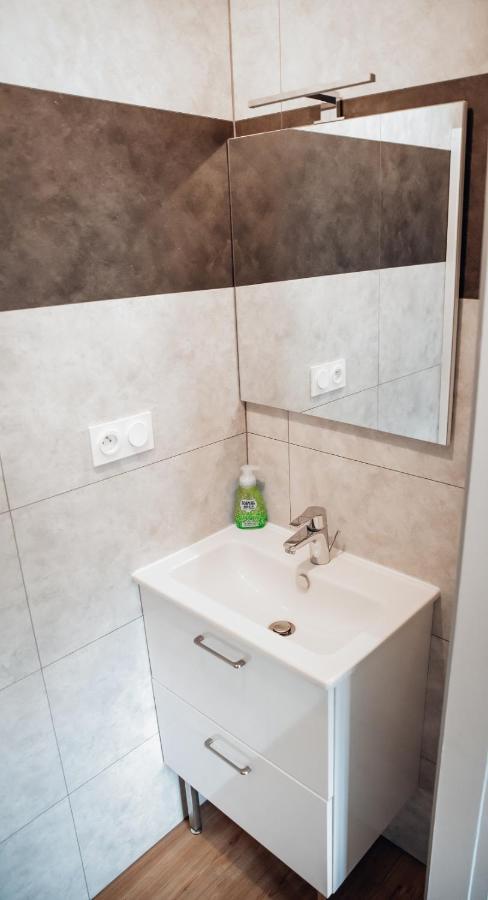 Appartement Neuf, Moderne Et Confortable! Ernée Eksteriør billede